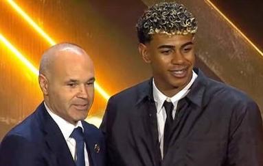 国家大英雄!梅西将被印到纸币上 家乡为他建雕像